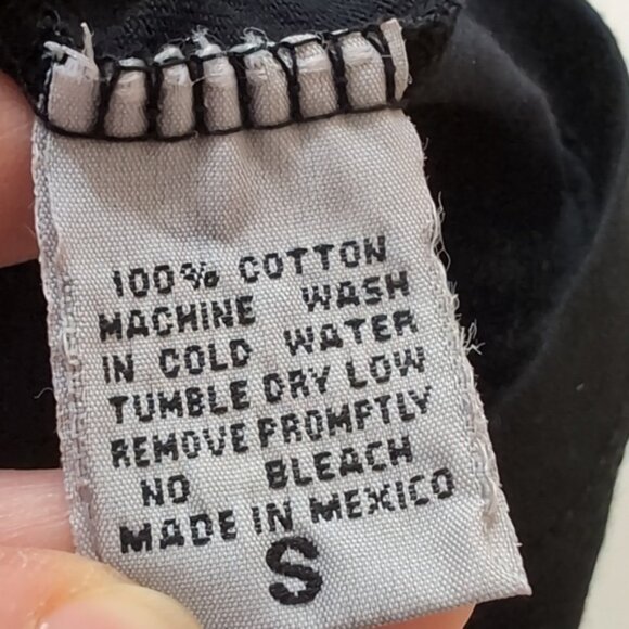 3/$20 David & Goliath Luxury Tee Pugs & Roses Alternative Rock Dog Lover Tshirt - Picture 8 of 10